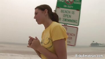 MYLF гигантски фалшиви цици, разкрити по време на Деня на почистване френски порно филми