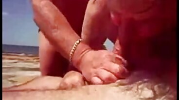 MYLF гигантски фалшиви цици, безплатно порно филми разкрити по време на Деня на почистване