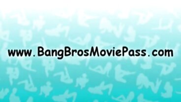 Доведеният доведен секс филми 2020 син на Тара я прави кучешки на стълбите