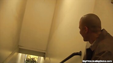 Tiny Babysitter се озовава в Massive Land с цици и български порно филми BBC