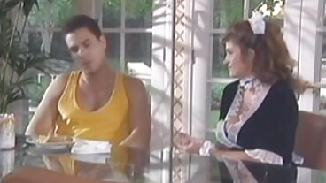 NaughtyAmerica: Кензи ретро секс филми Ан се сваля и цапа с колегата си, след като получи масаж в PornHD