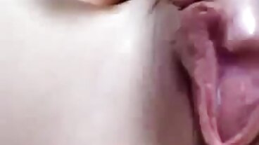 Чери порно филми с животни ДеВил е адски гъвкава